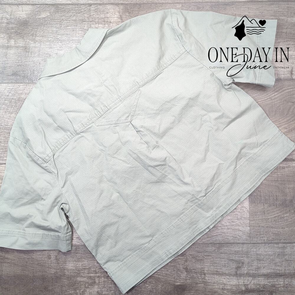 Habitual Button Front Top Size L NWT - image 5